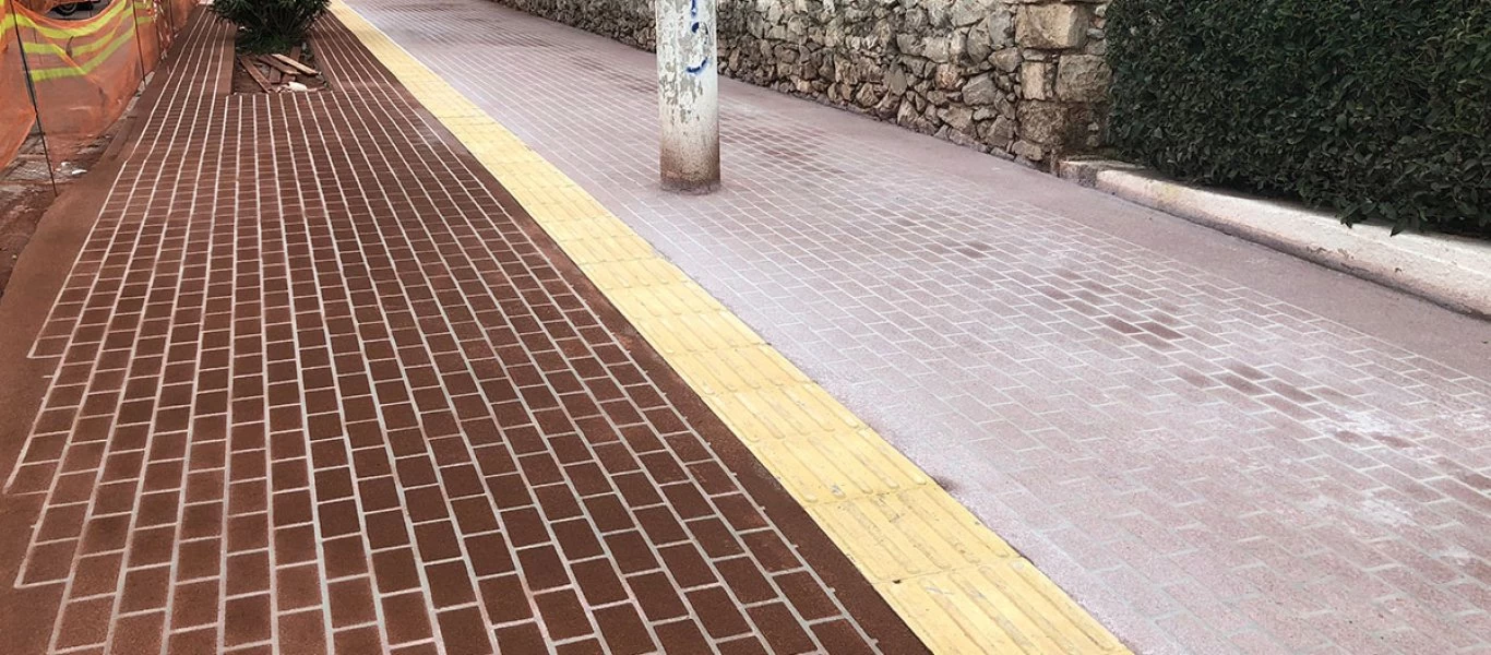 Βρετανική έρευνα: «Πολύ στενά τα πεζοδρόμια των πόλεων - Αδύνατον να τηρείται η απόσταση των 2 μέτρων»